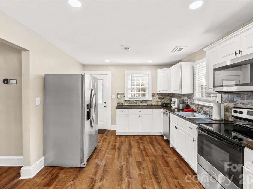 2738 Catalina Avenue, Charlotte, NC 28206.  MLS# CAR4368552, YatesRealty ID 19675. 