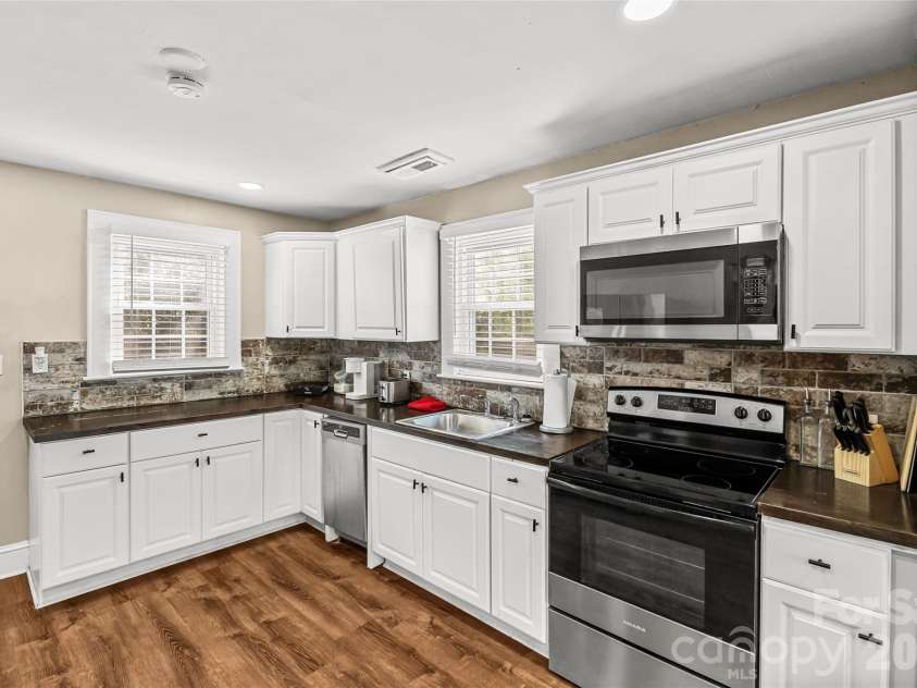 2738 Catalina Avenue, Charlotte, NC 28206.  MLS# CAR4368552, YatesRealty ID 19675. 