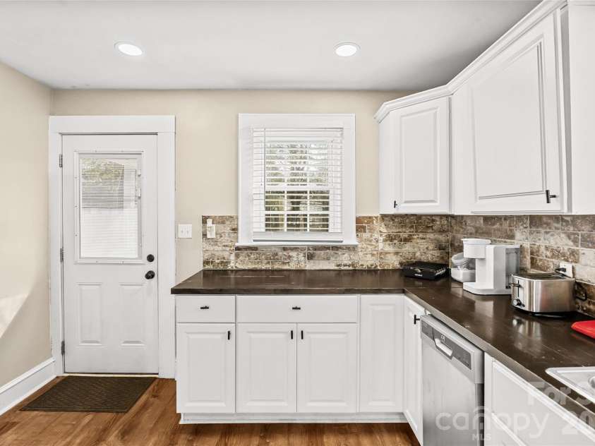 2738 Catalina Avenue, Charlotte, NC 28206.  MLS# CAR4368552, YatesRealty ID 19675. 