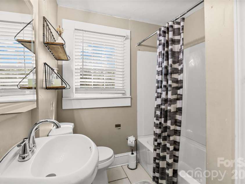 2738 Catalina Avenue, Charlotte, NC 28206.  MLS# CAR4368552, YatesRealty ID 19675. 