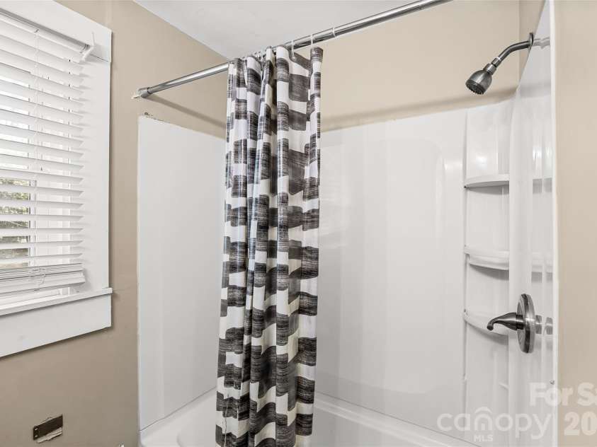 2738 Catalina Avenue, Charlotte, NC 28206.  MLS# CAR4368552, YatesRealty ID 19675. 