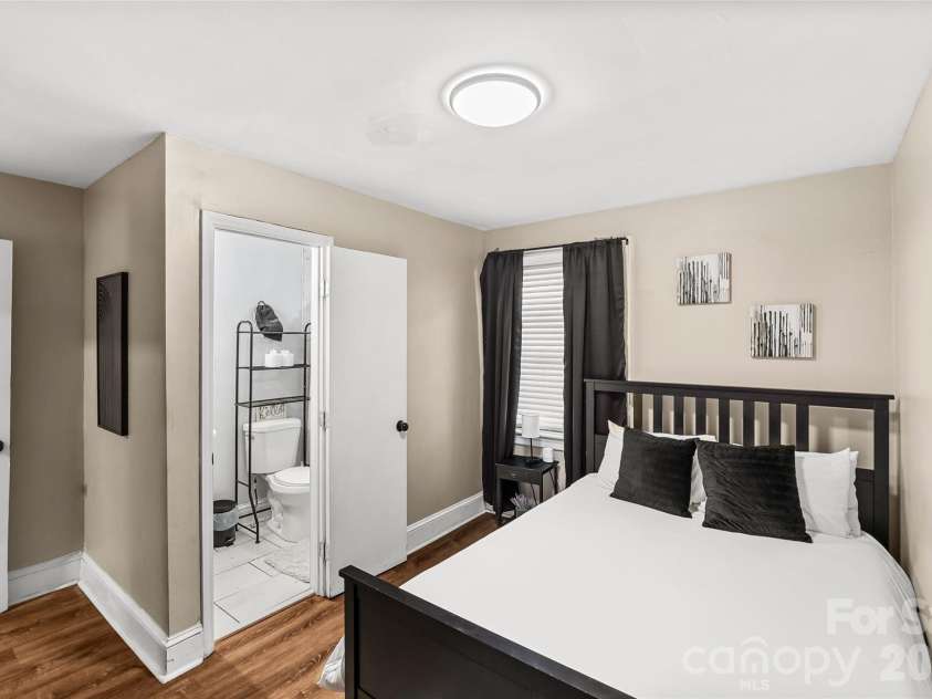 2738 Catalina Avenue, Charlotte, NC 28206.  MLS# CAR4368552, YatesRealty ID 19675. 