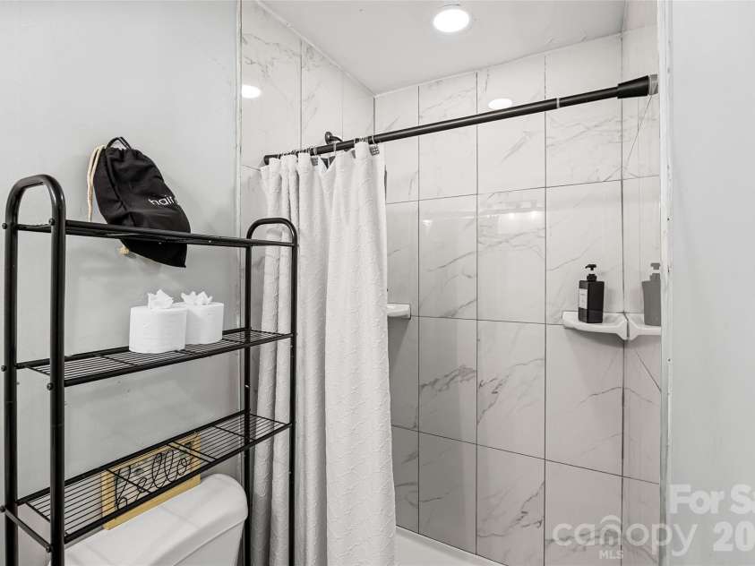 2738 Catalina Avenue, Charlotte, NC 28206.  MLS# CAR4368552, YatesRealty ID 19675. 