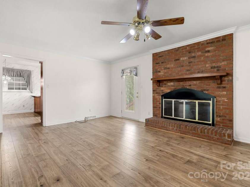 12117 Idlewild Road, Matthews, NC 28105.  MLS# CAR4255082, YatesRealty ID 19676. 