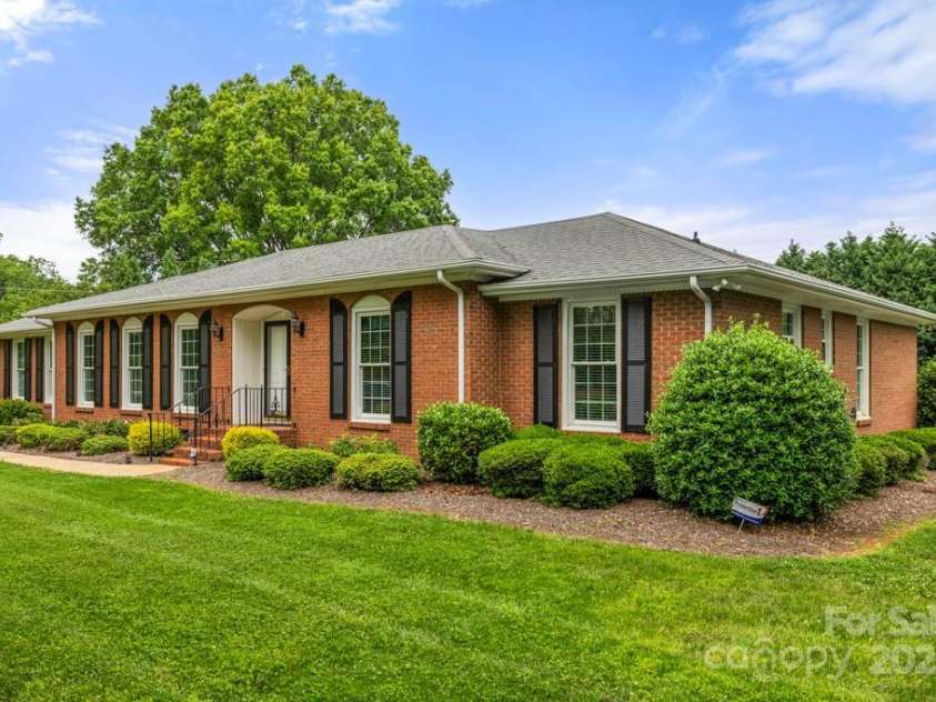 12117 Idlewild Road, Matthews, NC 28105.  MLS# CAR4255082, YatesRealty ID 19676. 