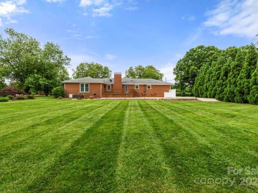 12117 Idlewild Road, Matthews, NC 28105.  MLS# CAR4255082, YatesRealty ID 19676. 