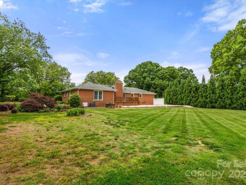 12117 Idlewild Road, Matthews, NC 28105.  MLS# CAR4255082, YatesRealty ID 19676. 