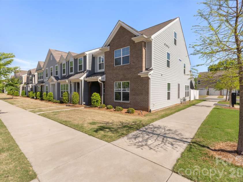 2004 Blewett Drive, Charlotte, NC 28269.  MLS# CAR4365998, YatesRealty ID 19676. 