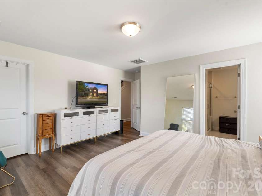 2004 Blewett Drive, Charlotte, NC 28269.  MLS# CAR4365998, YatesRealty ID 19676. 