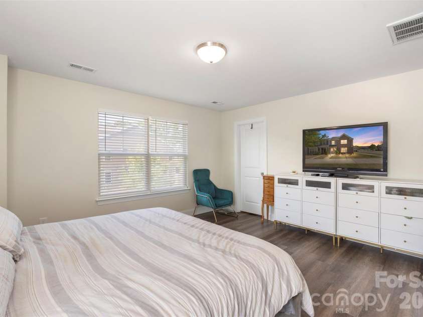 2004 Blewett Drive, Charlotte, NC 28269.  MLS# CAR4365998, YatesRealty ID 19676. 