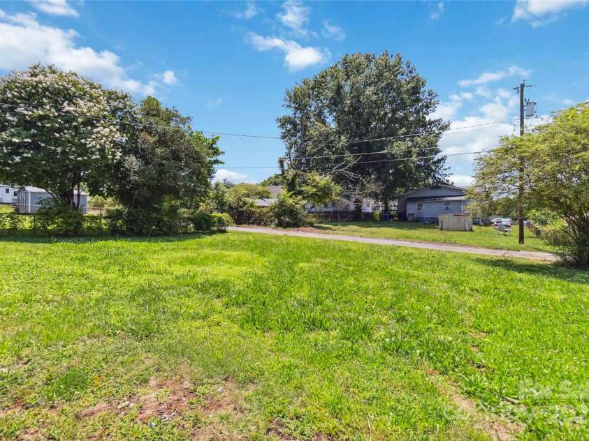113 Woodside Avenue, Gastonia, NC 28054.  MLS# CAR4268881, YatesRealty ID 19678. 