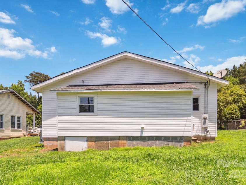 113 Woodside Avenue, Gastonia, NC 28054.  MLS# CAR4268881, YatesRealty ID 19678. 