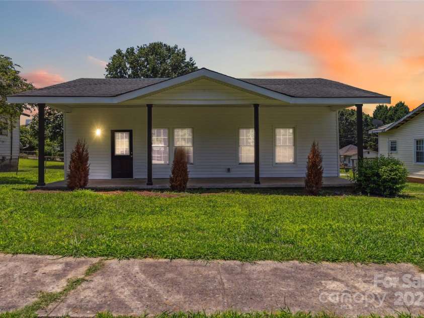 113 Woodside Avenue, Gastonia, NC 28054.  MLS# CAR4268881, YatesRealty ID 19678. 