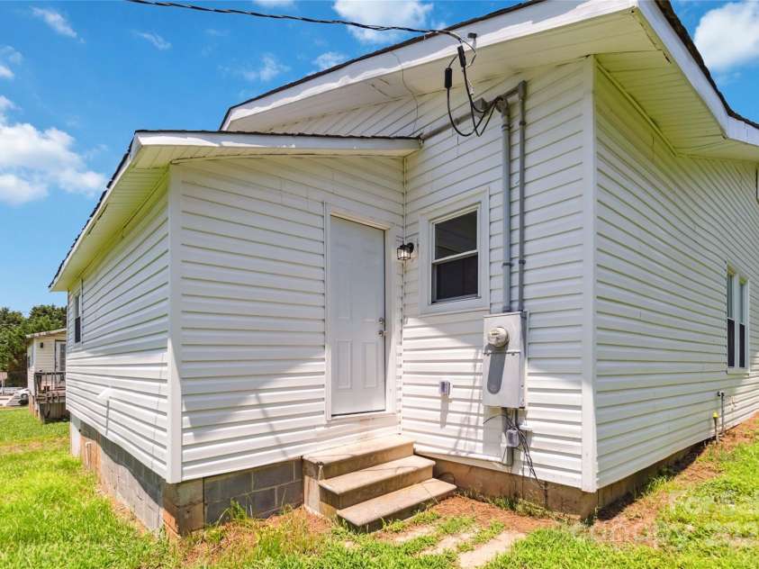 113 Woodside Avenue, Gastonia, NC 28054.  MLS# CAR4268881, YatesRealty ID 19678. 