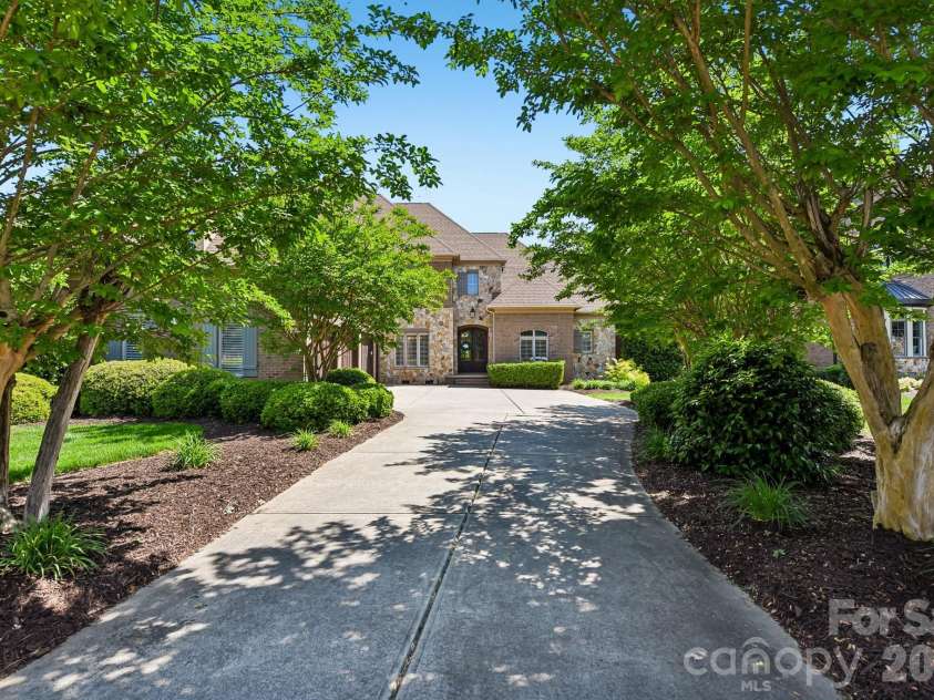 209 Glenmoor Drive, Waxhaw, NC 28173.  MLS# CAR4371212, YatesRealty ID 19678. 