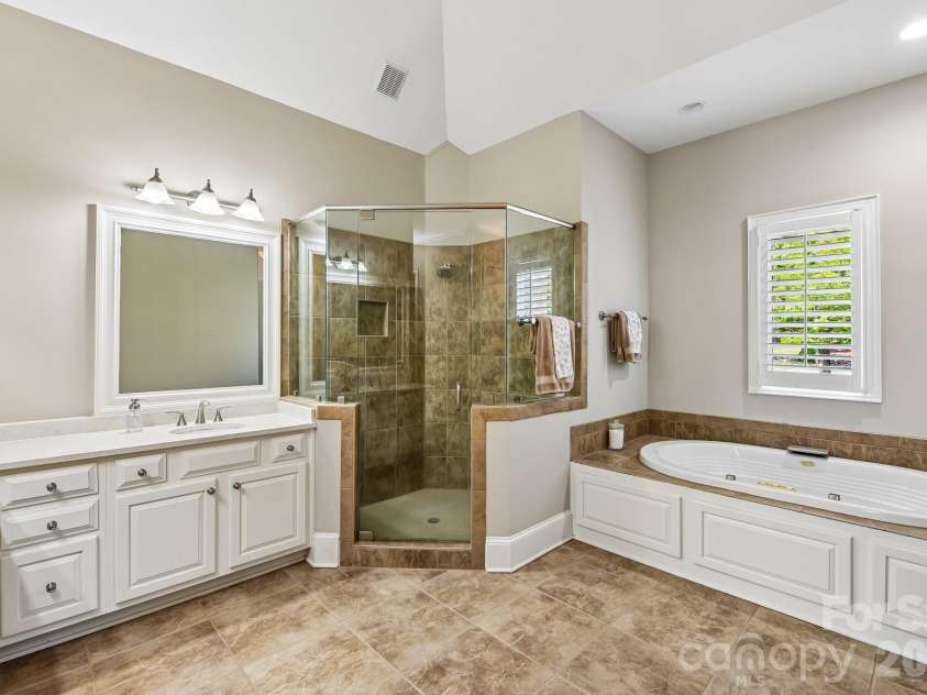 209 Glenmoor Drive, Waxhaw, NC 28173.  MLS# CAR4371212, YatesRealty ID 19678. 