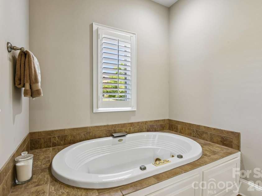 209 Glenmoor Drive, Waxhaw, NC 28173.  MLS# CAR4371212, YatesRealty ID 19678. 