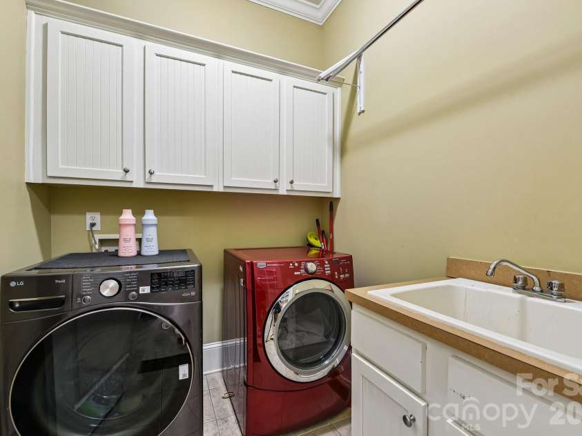 209 Glenmoor Drive, Waxhaw, NC 28173.  MLS# CAR4371212, YatesRealty ID 19678. 