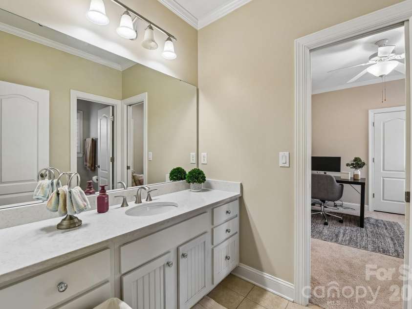 209 Glenmoor Drive, Waxhaw, NC 28173.  MLS# CAR4371212, YatesRealty ID 19678. 