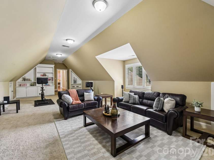 209 Glenmoor Drive, Waxhaw, NC 28173.  MLS# CAR4371212, YatesRealty ID 19678. 