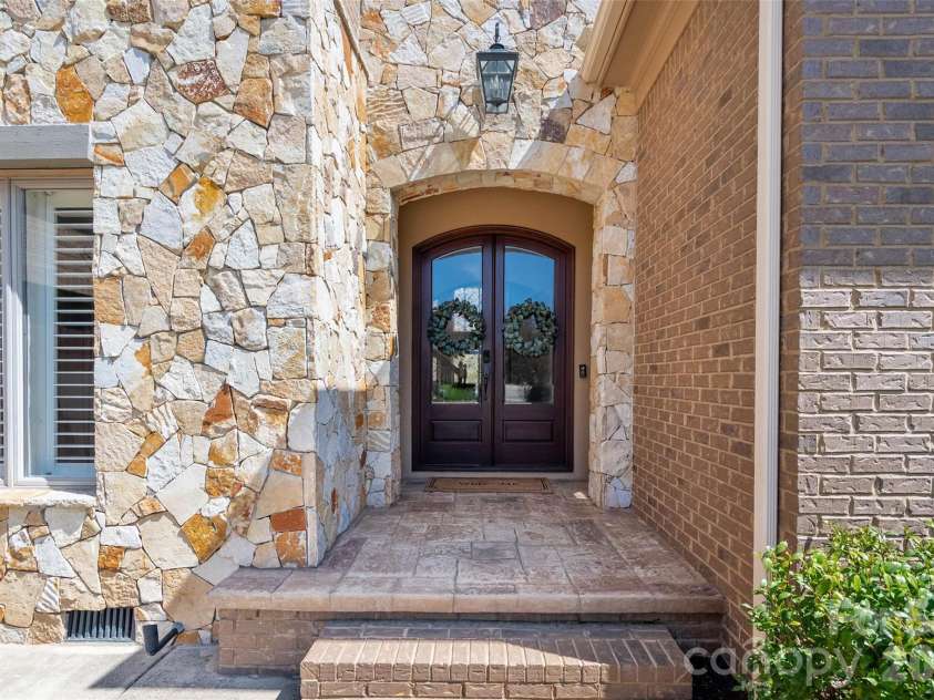 209 Glenmoor Drive, Waxhaw, NC 28173.  MLS# CAR4371212, YatesRealty ID 19678. 