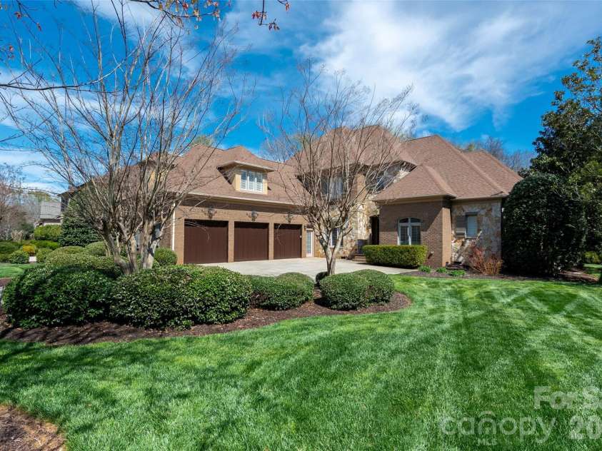 209 Glenmoor Drive, Waxhaw, NC 28173.  MLS# CAR4371212, YatesRealty ID 19678. 
