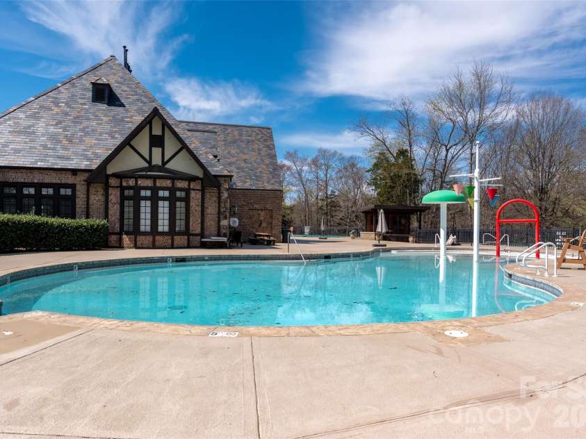 209 Glenmoor Drive, Waxhaw, NC 28173.  MLS# CAR4371212, YatesRealty ID 19678. Longview Pool