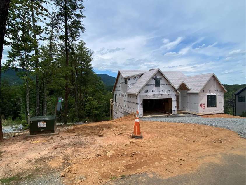 2 Jackson Ridge Lane, Mill Spring, NC 28756.  MLS# CAR4256408, YatesRealty ID 1968. June 2026