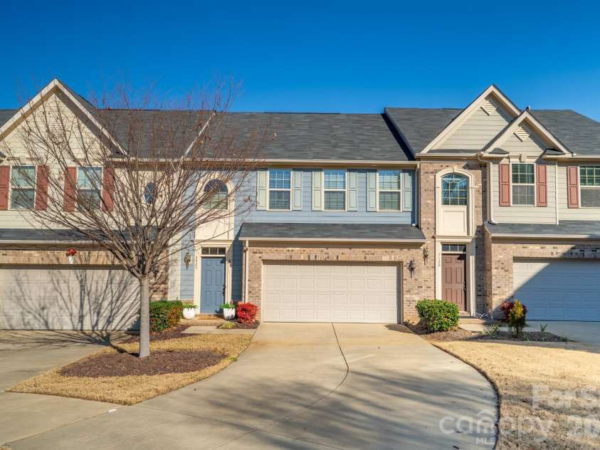 3525 Hornets Nest Way, Charlotte, NC 28208.  MLS# CAR4334370, YatesRealty ID 1968. 