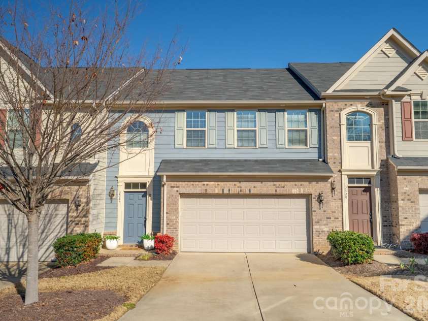 3525 Hornets Nest Way, Charlotte, NC 28208.  MLS# CAR4334370, YatesRealty ID 1968. 