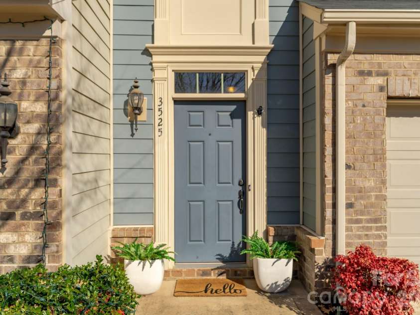 3525 Hornets Nest Way, Charlotte, NC 28208.  MLS# CAR4334370, YatesRealty ID 1968. 