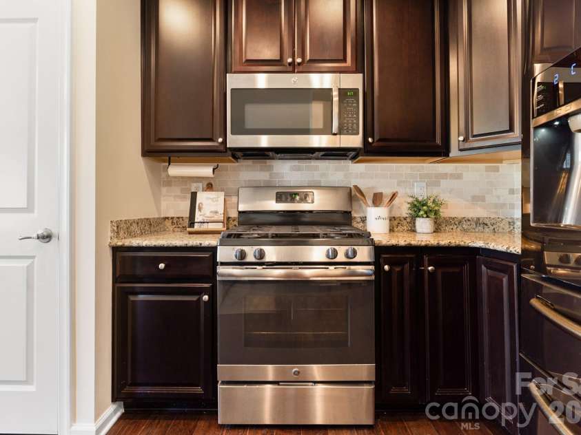 3525 Hornets Nest Way, Charlotte, NC 28208.  MLS# CAR4334370, YatesRealty ID 1968. 