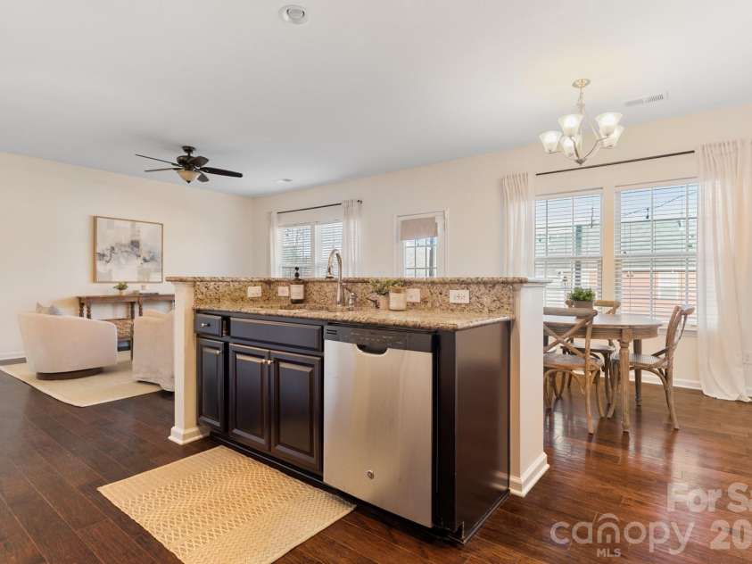 3525 Hornets Nest Way, Charlotte, NC 28208.  MLS# CAR4334370, YatesRealty ID 1968. 