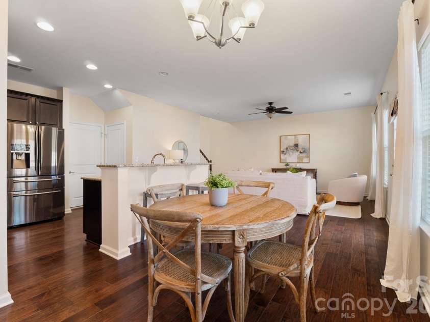 3525 Hornets Nest Way, Charlotte, NC 28208.  MLS# CAR4334370, YatesRealty ID 1968. 