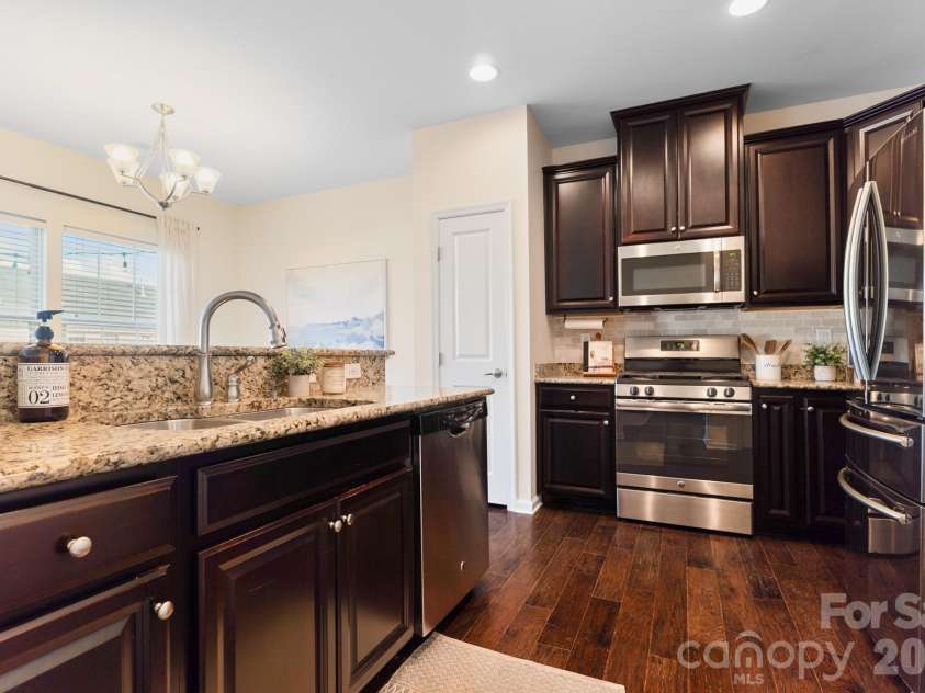 3525 Hornets Nest Way, Charlotte, NC 28208.  MLS# CAR4334370, YatesRealty ID 1968. 