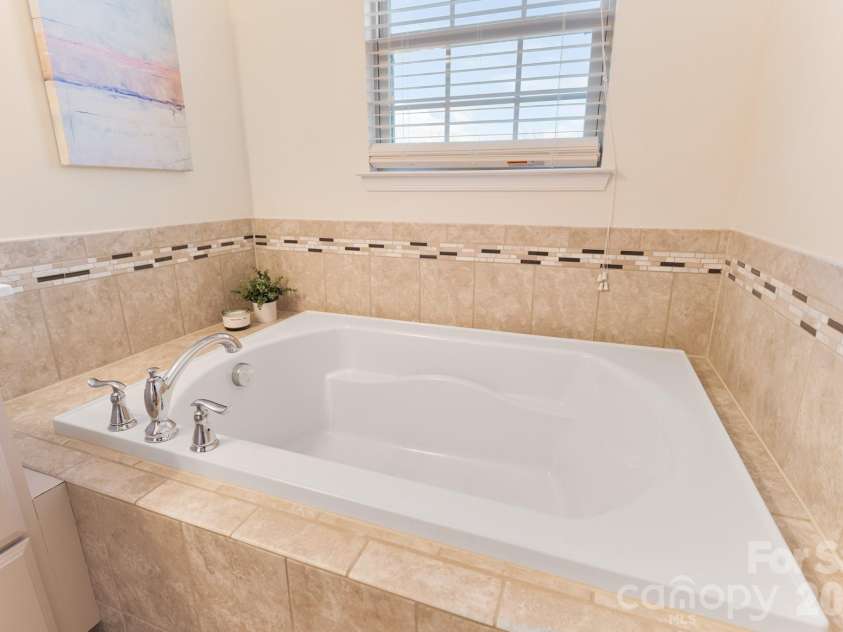 3525 Hornets Nest Way, Charlotte, NC 28208.  MLS# CAR4334370, YatesRealty ID 1968. 