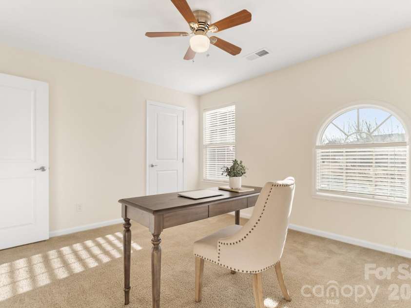 3525 Hornets Nest Way, Charlotte, NC 28208.  MLS# CAR4334370, YatesRealty ID 1968. 