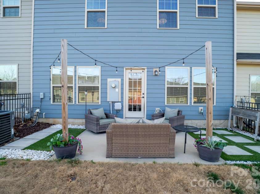 3525 Hornets Nest Way, Charlotte, NC 28208.  MLS# CAR4334370, YatesRealty ID 1968. 