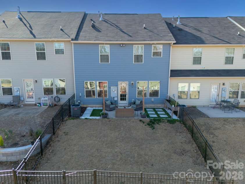 3525 Hornets Nest Way, Charlotte, NC 28208.  MLS# CAR4334370, YatesRealty ID 1968. 