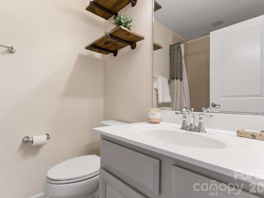 3525 Hornets Nest Way, Charlotte, NC 28208.  MLS# CAR4334370, YatesRealty ID 1968. Hall bathroom