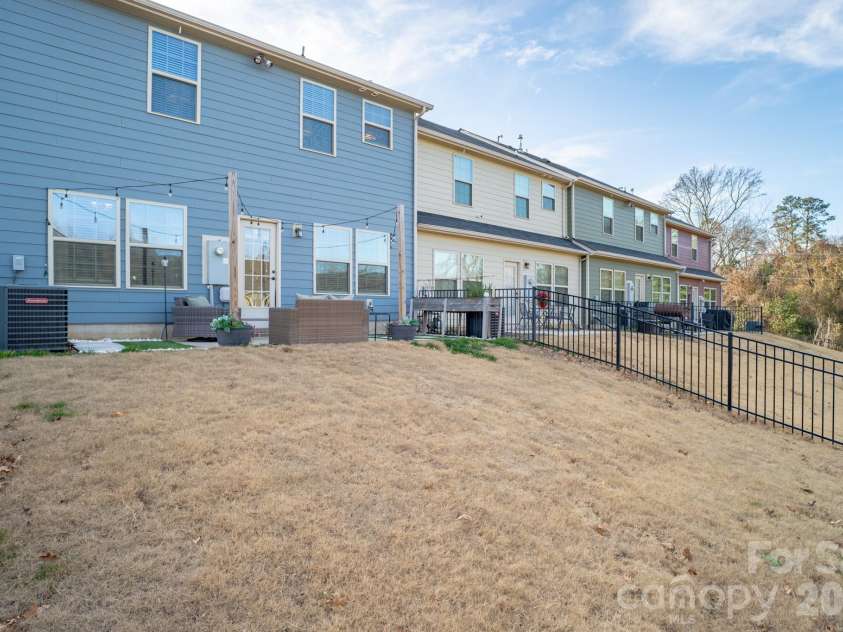 3525 Hornets Nest Way, Charlotte, NC 28208.  MLS# CAR4334370, YatesRealty ID 1968. Large fenced backyard