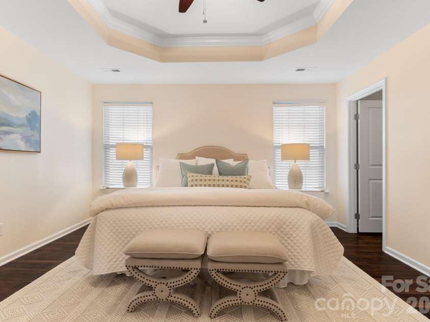 3525 Hornets Nest Way, Charlotte, NC 28208.  MLS# CAR4334370, YatesRealty ID 1968. Large primary suite with walk-in closet