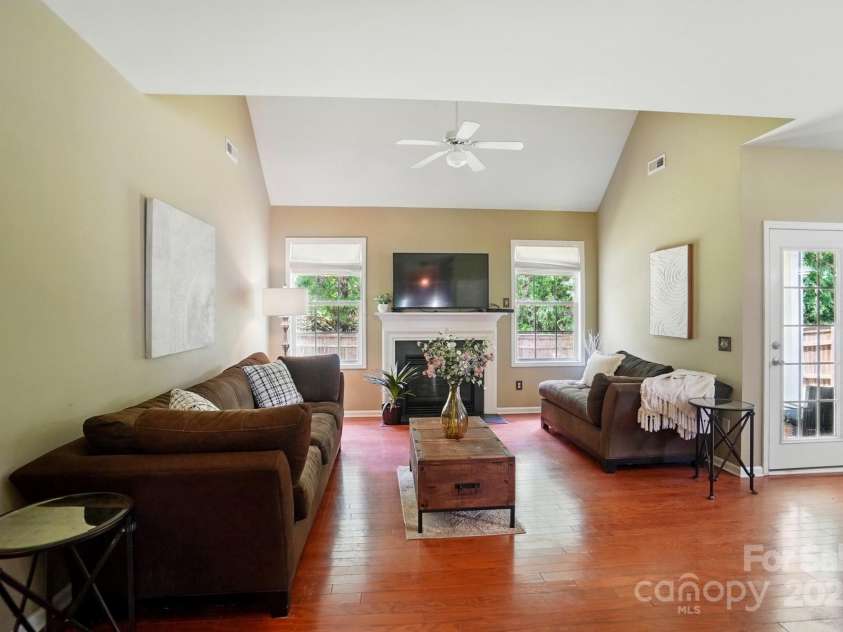 14402 Asheton Creek Drive, Charlotte, NC 28273.  MLS# CAR4254873, YatesRealty ID 19680. Great Room