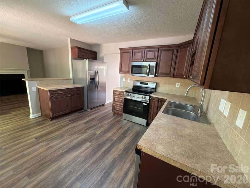 6017 Black Bear Court, Charlotte, NC 28214.  MLS# CAR4371851, YatesRealty ID 19680. 
