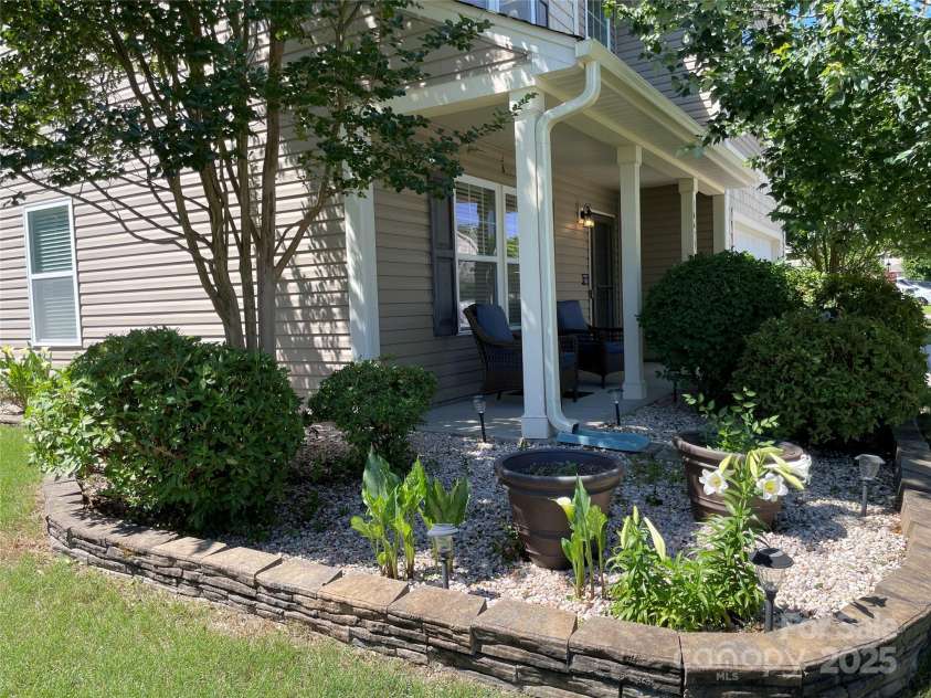 14413 Lake Crossing Drive, Charlotte, NC 28278.  MLS# CAR4263641, YatesRealty ID 19681. 