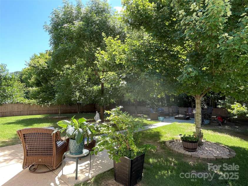 14413 Lake Crossing Drive, Charlotte, NC 28278.  MLS# CAR4263641, YatesRealty ID 19681. 