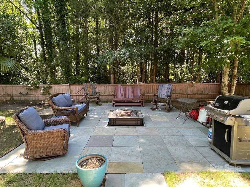 14413 Lake Crossing Drive, Charlotte, NC 28278.  MLS# CAR4263641, YatesRealty ID 19681. 