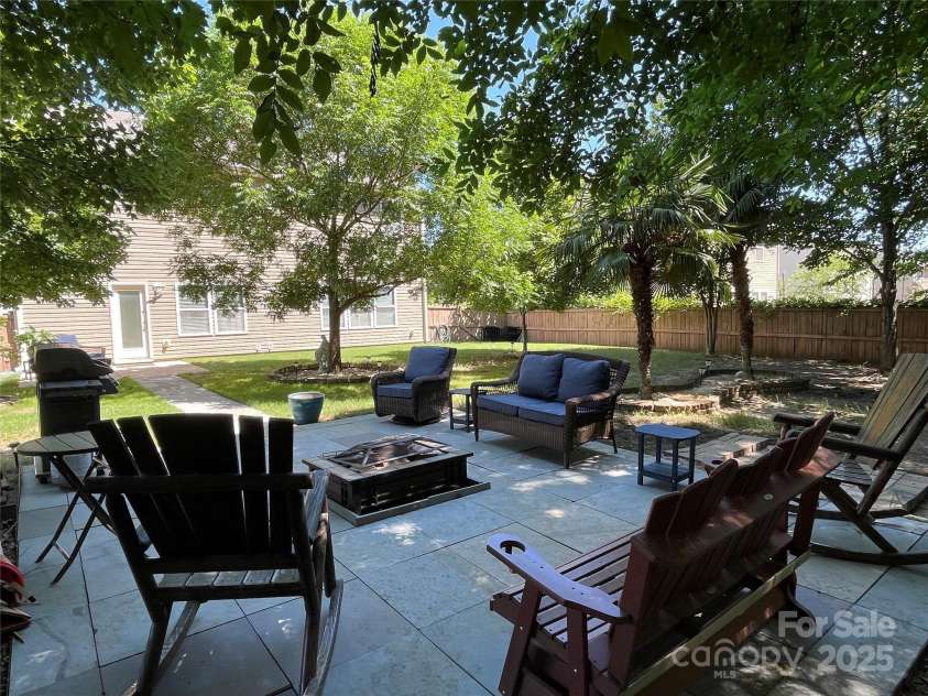 14413 Lake Crossing Drive, Charlotte, NC 28278.  MLS# CAR4263641, YatesRealty ID 19681. 