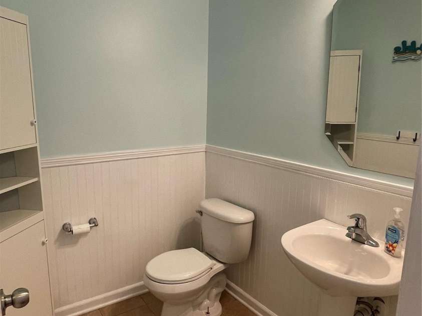 14413 Lake Crossing Drive, Charlotte, NC 28278.  MLS# CAR4263641, YatesRealty ID 19681. 