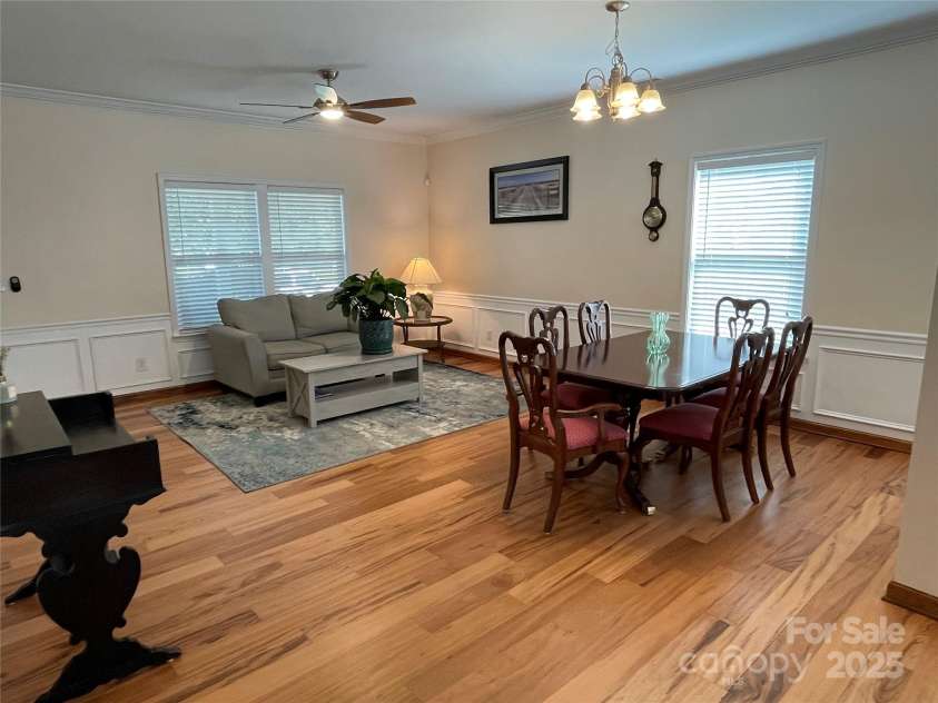 14413 Lake Crossing Drive, Charlotte, NC 28278.  MLS# CAR4263641, YatesRealty ID 19681. 